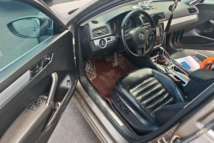 Used Volkswagen Passat 2014 1.8TSI DSG Prestige Navigation Edition Driver Seat