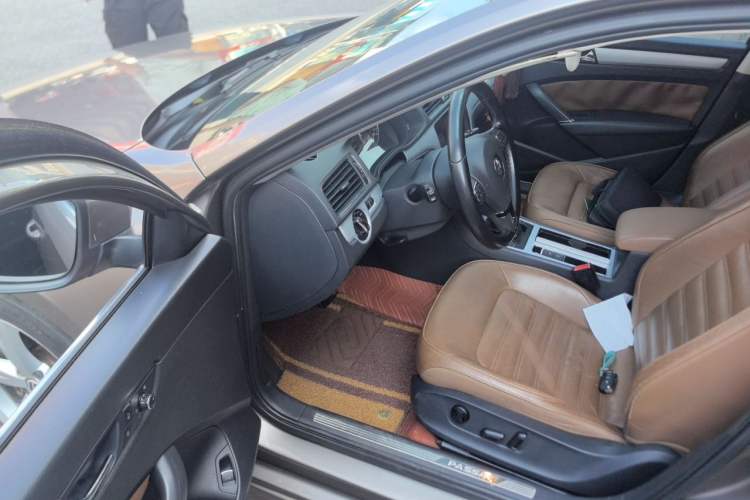 Used Volkswagen Passat 2014 1.8TSI DSG Prestige Edition Driver Seat