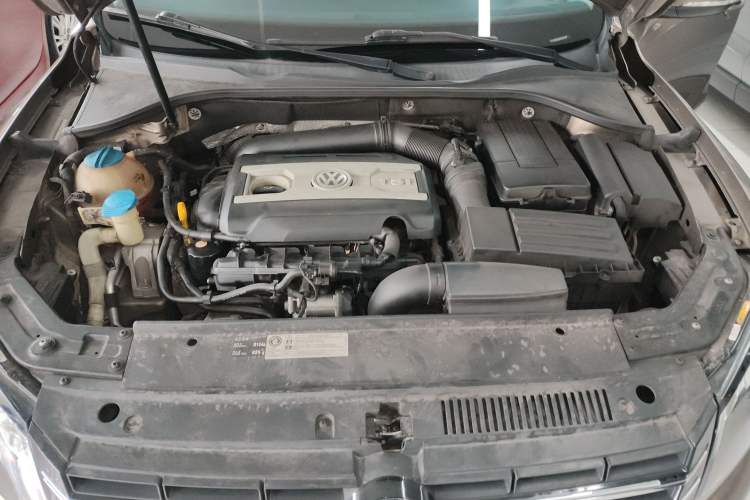 Used Volkswagen Passat 2014 1.8TSI DSG Prestige Edition Engine Bay