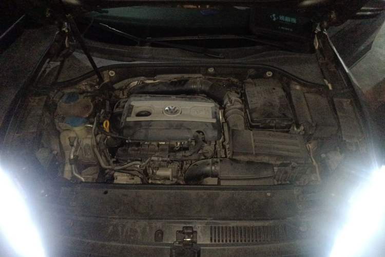 Used Volkswagen Passat 2014 1.8TSI DSG Prestige Edition Engine Bay