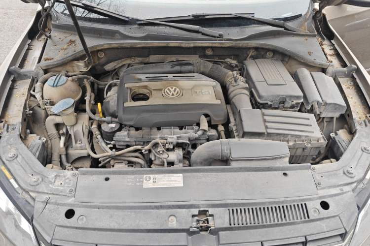 Used Volkswagen Passat 2014 1.8TSI DSG Prestige Edition Engine Bay