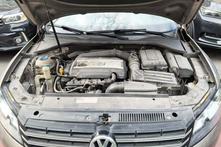 Used Volkswagen Passat 2014 1.8TSI DSG Prestige Edition Engine Bay