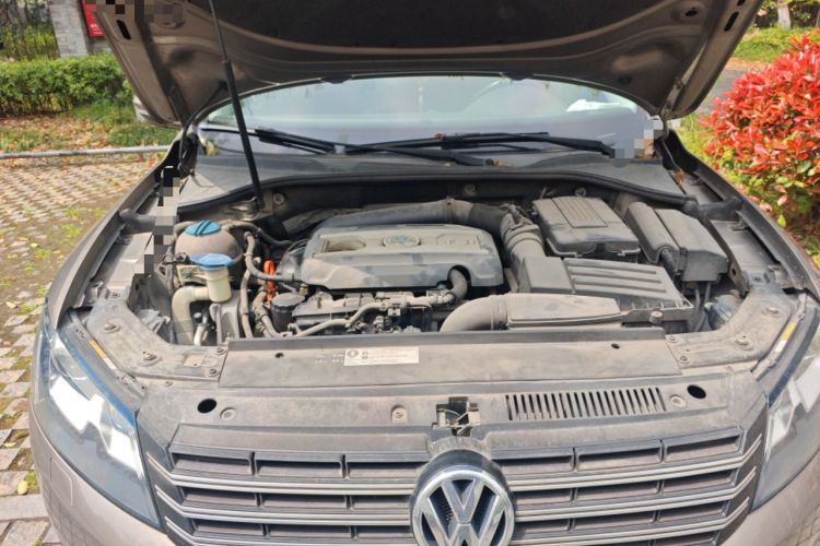Used Volkswagen Passat 2014 1.8TSI DSG Prestige Edition Engine Bay