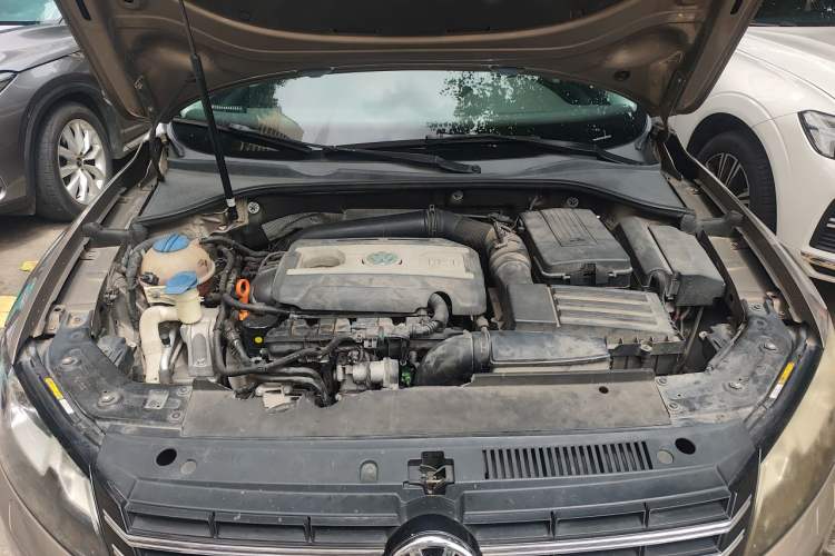 Used Volkswagen Passat 2014 1.8TSI DSG Prestige Edition Engine Bay