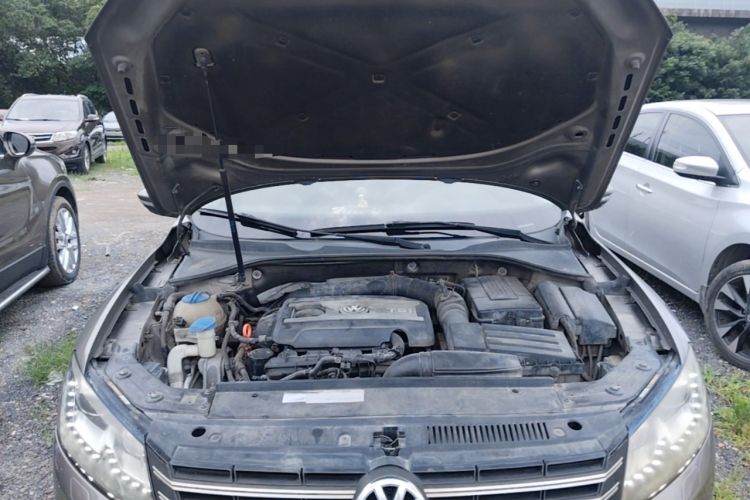 Used Volkswagen Passat 2014 1.8TSI DSG Prestige Edition Engine Bay