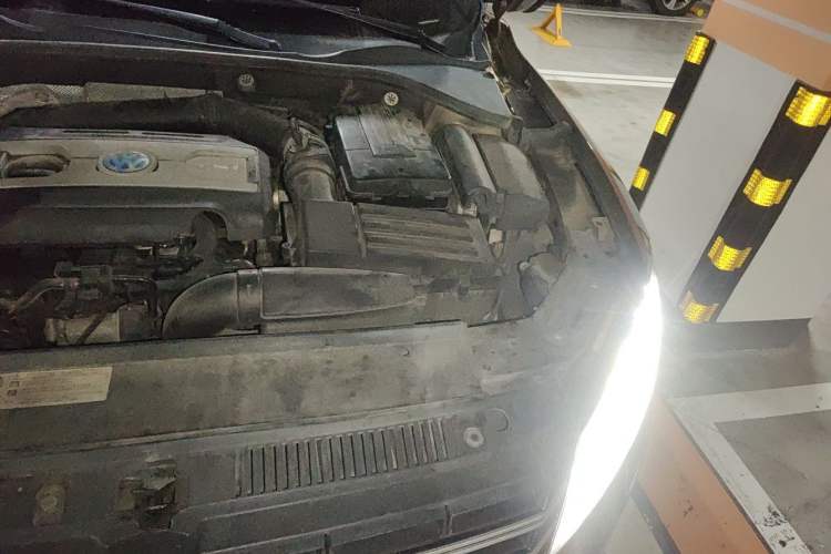 Used Volkswagen Passat 2014 1.8TSI DSG Prestige Edition Engine Bay Left