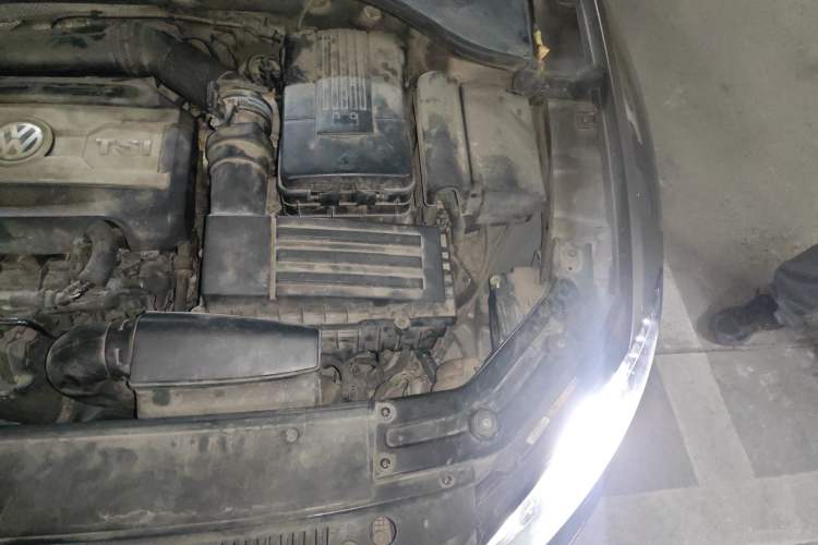 Used Volkswagen Passat 2014 1.8TSI DSG Prestige Edition Engine Bay Left