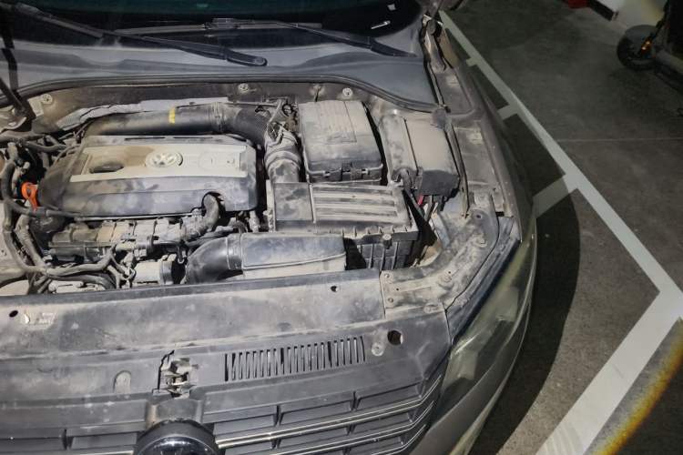 Used Volkswagen Passat 2014 1.8TSI DSG Prestige Edition Engine Bay Left