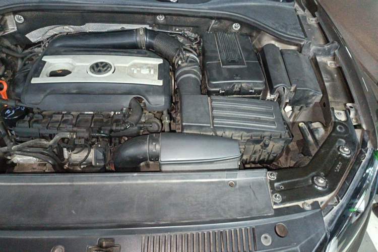 Used Volkswagen Passat 2014 1.8TSI DSG Prestige Edition Engine Bay Left