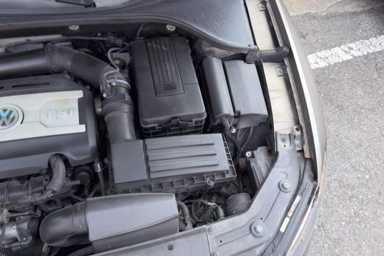 Used Volkswagen Passat 2014 1.8TSI DSG Prestige Edition Engine Bay Left