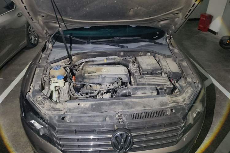 Used Volkswagen Passat 2014 1.8TSI DSG Prestige Edition Engine Bay