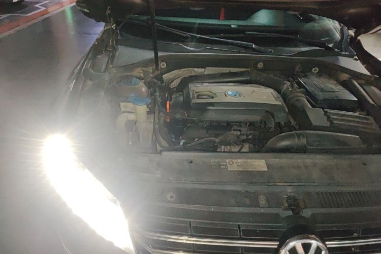 Used Volkswagen Passat 2014 1.8TSI DSG Prestige Edition Engine Bay Right