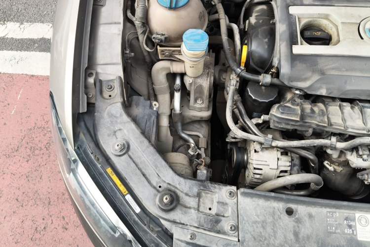 Used Volkswagen Passat 2014 1.8TSI DSG Prestige Edition Engine Bay Right
