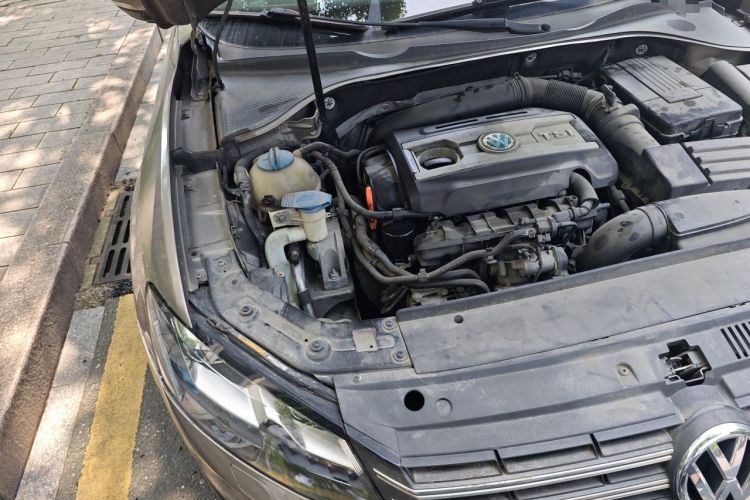 Used Volkswagen Passat 2014 1.8TSI DSG Prestige Edition Engine Bay Right