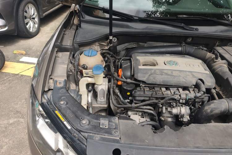 Used Volkswagen Passat 2014 1.8TSI DSG Prestige Edition Engine Bay Right