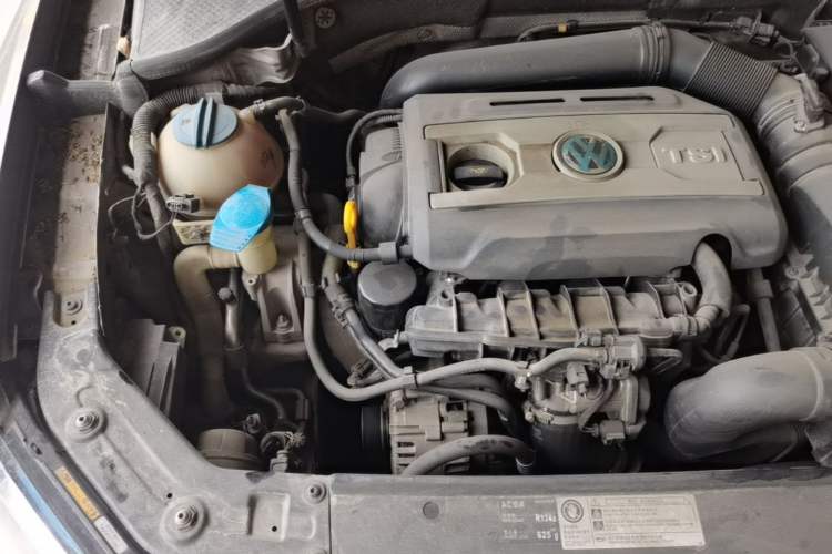 Used Volkswagen Passat 2014 1.8TSI DSG Prestige Edition Engine Bay Right