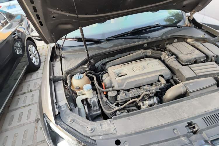 Used Volkswagen Passat 2014 1.8TSI DSG Prestige Edition Engine Bay Right