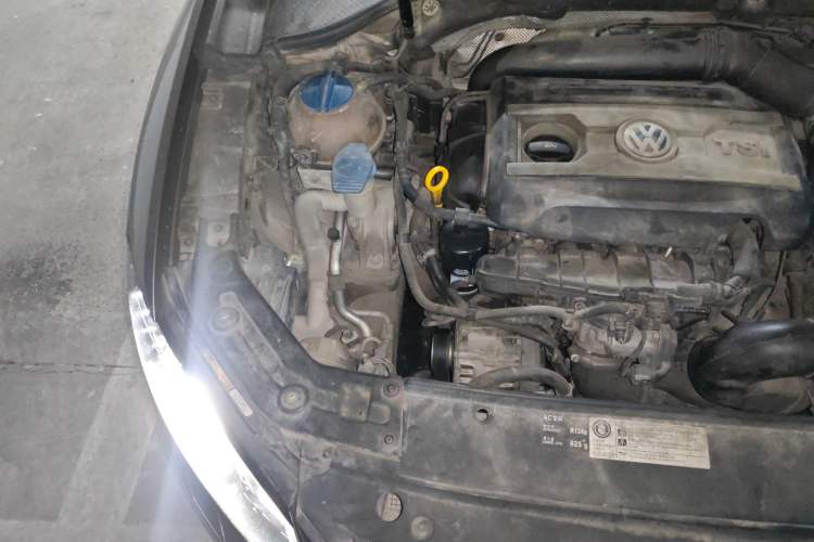 Used Volkswagen Passat 2014 1.8TSI DSG Prestige Edition Engine Bay Right