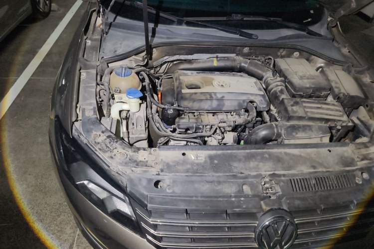 Used Volkswagen Passat 2014 1.8TSI DSG Prestige Edition Engine Bay Right