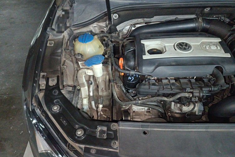 Used Volkswagen Passat 2014 1.8TSI DSG Prestige Edition Engine Bay Right