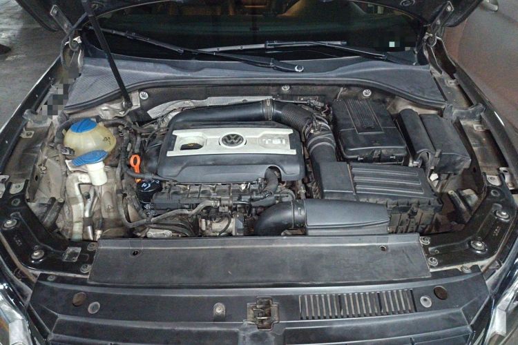 Used Volkswagen Passat 2014 1.8TSI DSG Prestige Edition Engine Bay