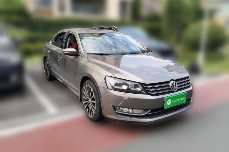 Used Volkswagen Passat 2014 1.8TSI DSG Prestige Edition Front Right 45 Deg