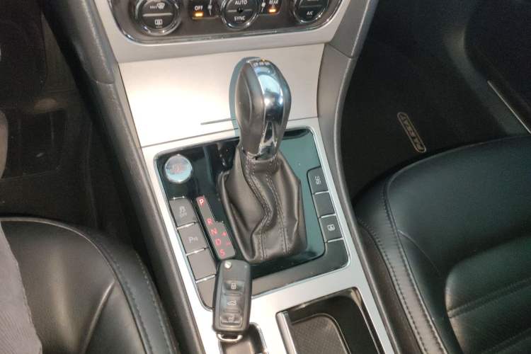 Used Volkswagen Passat 2014 1.8TSI DSG Prestige Edition Gear Lever