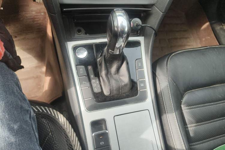 Used Volkswagen Passat 2014 1.8TSI DSG Prestige Edition Gear Lever