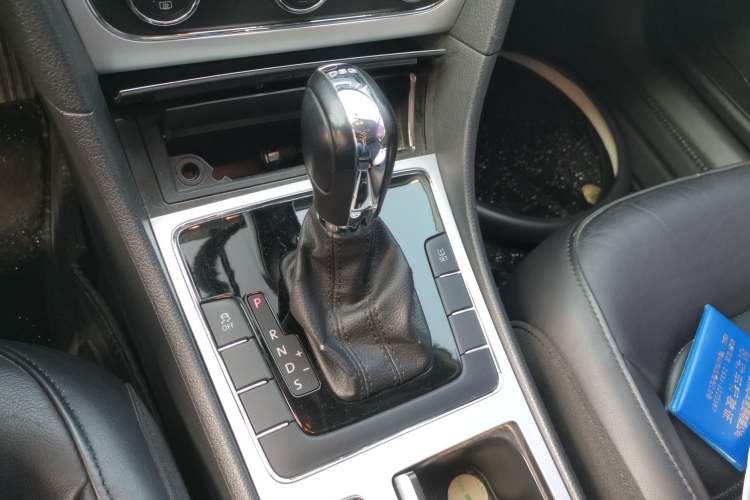 Used Volkswagen Passat 2014 1.8TSI DSG Prestige Edition Gear Lever
