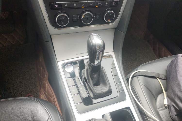 Used Volkswagen Passat 2014 1.8TSI DSG Prestige Edition Gear Lever