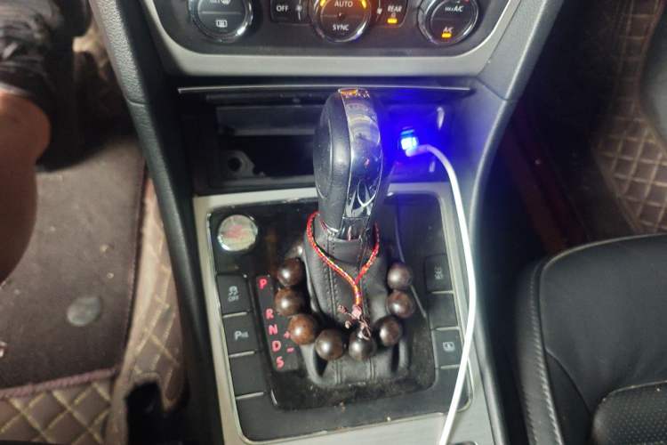 Used Volkswagen Passat 2014 2.0 TSI DSG Prestige Navigation Edition Gear Lever