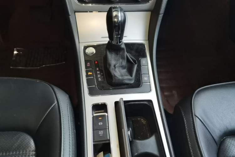 Used Volkswagen Passat 2014 1.8TSI DSG Prestige Edition Gear Lever