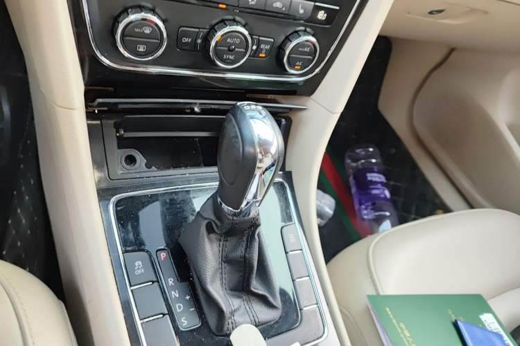 Used Volkswagen Passat 2014 1.8TSI DSG Prestige Edition Gear Lever
