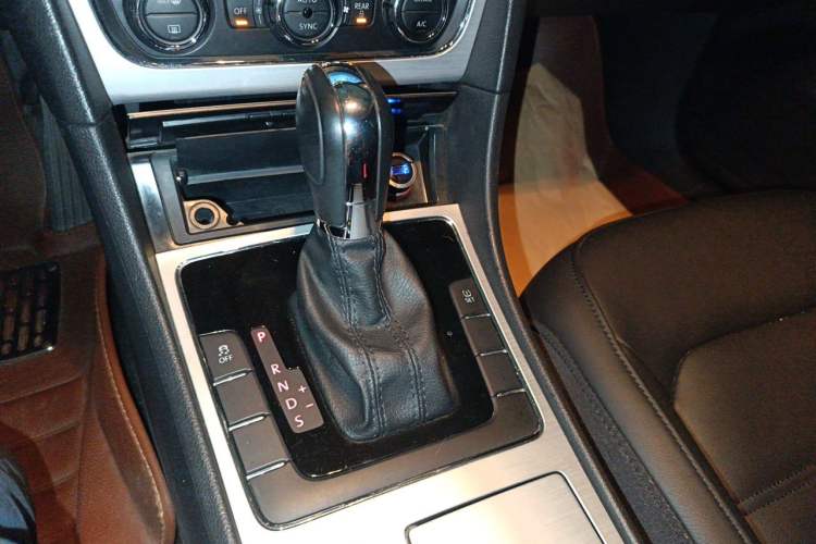 Used Volkswagen Passat 2014 1.8TSI DSG Prestige Edition Gear Lever