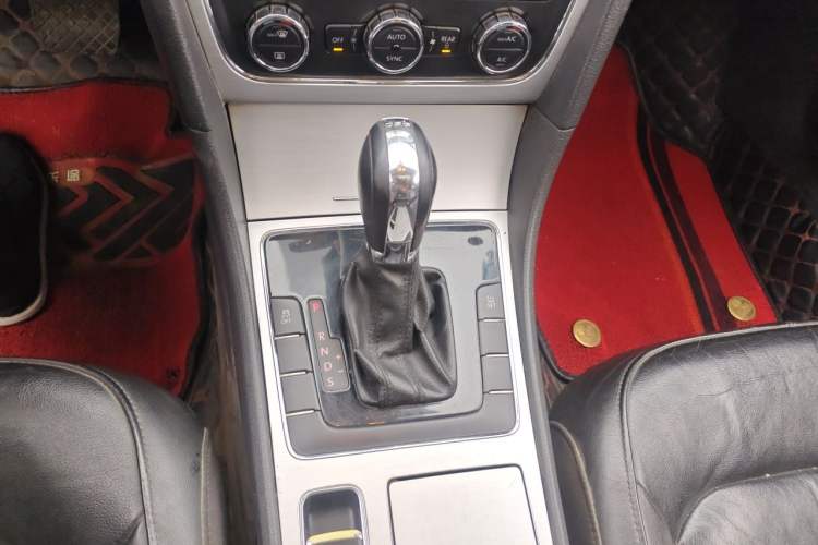 Used Volkswagen Passat 2014 1.8TSI DSG Prestige Navigation Edition Gear Lever
