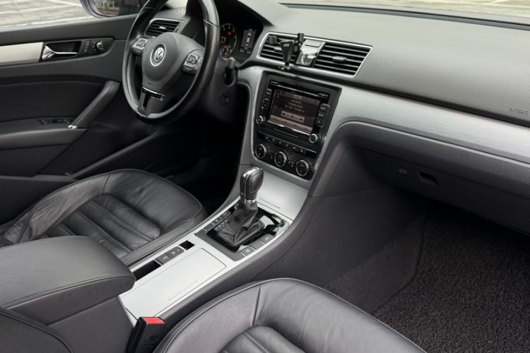 Used Volkswagen Passat 2014 2.0 TSI DSG Prestige Edition Interior 1