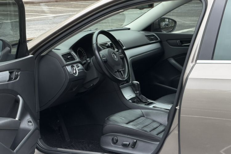 Used Volkswagen Passat 2014 2.0 TSI DSG Prestige Edition Interior 3