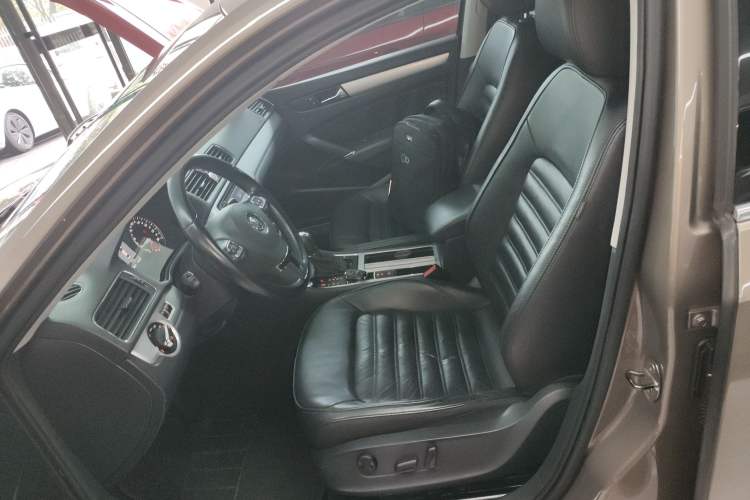 Used Volkswagen Passat 2014 1.8TSI DSG Prestige Edition Left Front Seat