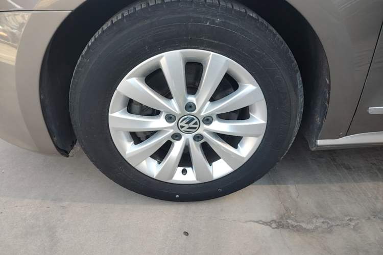 Used Volkswagen Passat 2014 1.8TSI DSG Prestige Edition Left Front Wheel Hub