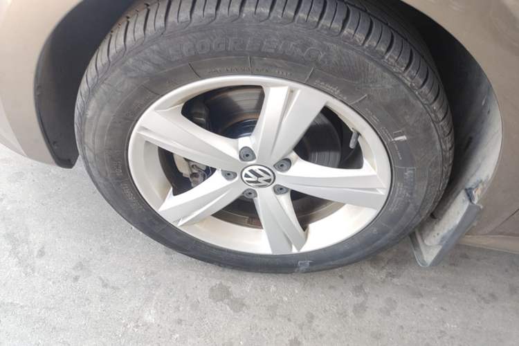Used Volkswagen Passat 2014 1.8TSI DSG Prestige Edition Left Front Wheel Hub