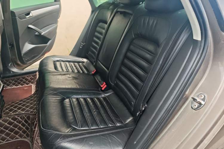 Used Volkswagen Passat 2014 1.8TSI DSG Prestige Navigation Edition Left Rear Seat