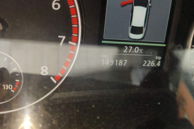 Used Volkswagen Passat 2014 1.8TSI DSG Prestige Navigation Edition Odometer Close Up