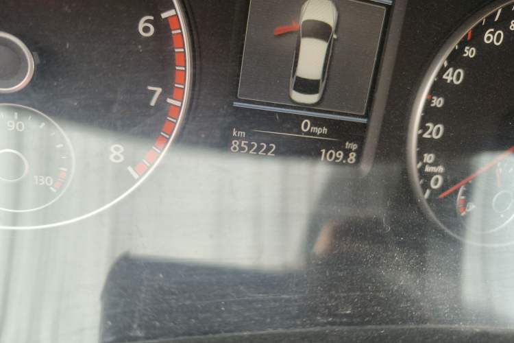 Used Volkswagen Passat 2014 1.8TSI DSG Prestige Edition Odometer Close Up