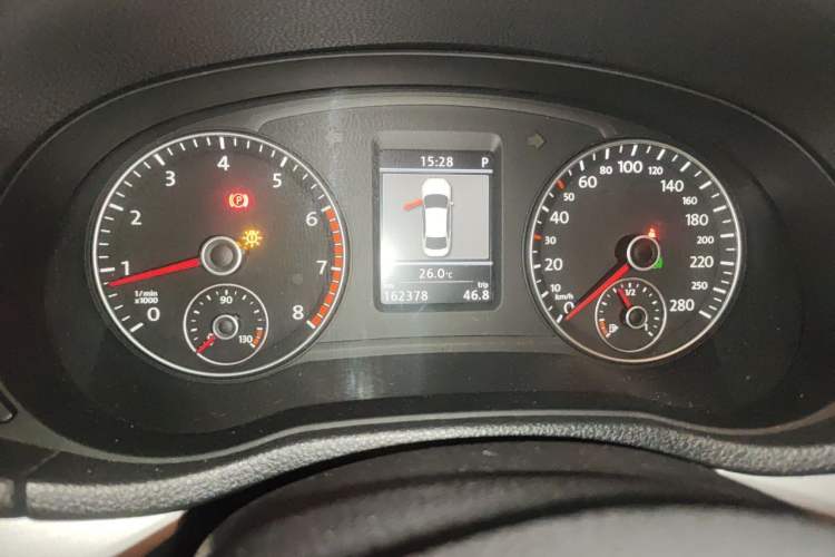 Used Volkswagen Passat 2014 1.8TSI DSG Prestige Edition Odometer Close Up