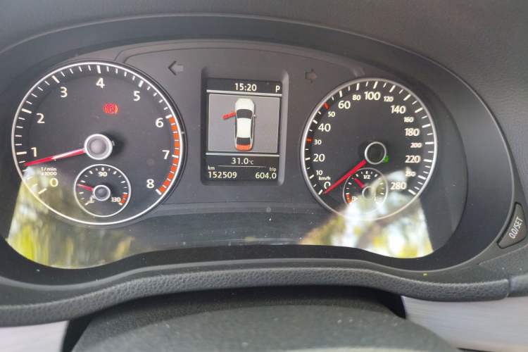 Used Volkswagen Passat 2014 1.8TSI DSG Prestige Navigation Edition Odometer Close Up