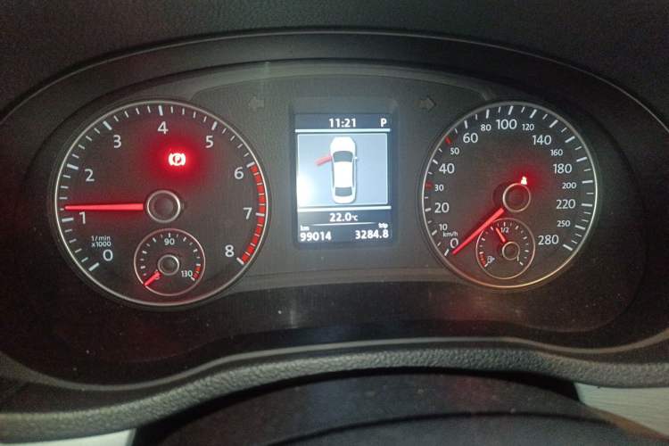 Used Volkswagen Passat 2014 1.8TSI DSG Prestige Edition Odometer Close Up