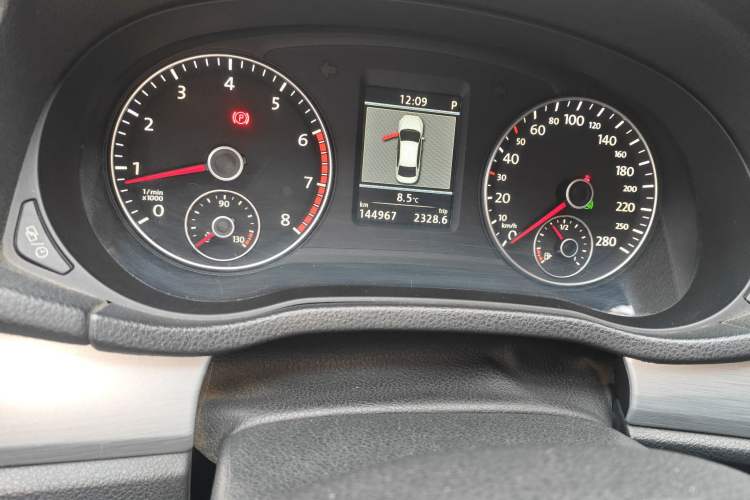 Used Volkswagen Passat 2014 1.8TSI DSG Prestige Edition Odometer Close Up