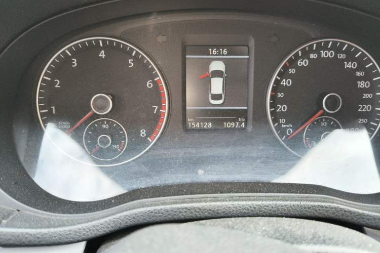 Used Volkswagen Passat 2014 1.8TSI DSG Prestige Edition Odometer Close Up