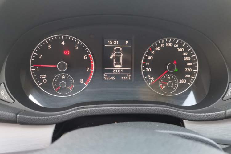 Used Volkswagen Passat 2014 1.8TSI DSG Prestige Edition Odometer Close Up