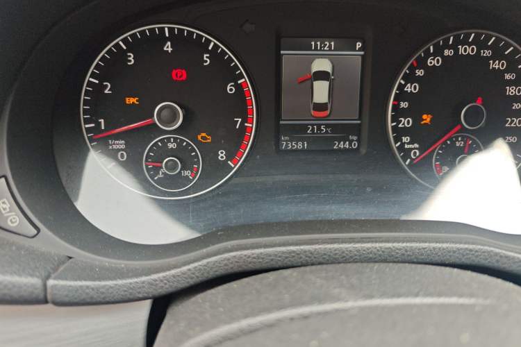 Used Volkswagen Passat 2014 1.8TSI DSG Prestige Edition Odometer Close Up
